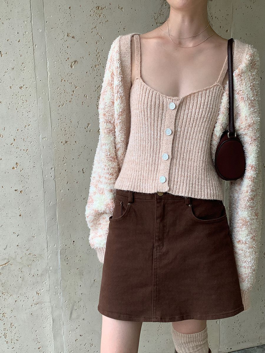 Wear A Cardigan Coat Sweater In Autumn And Winter