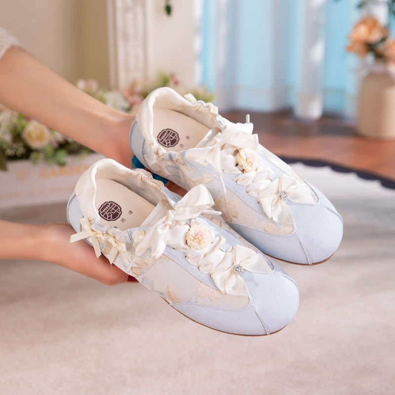Versatile Sports Shoes