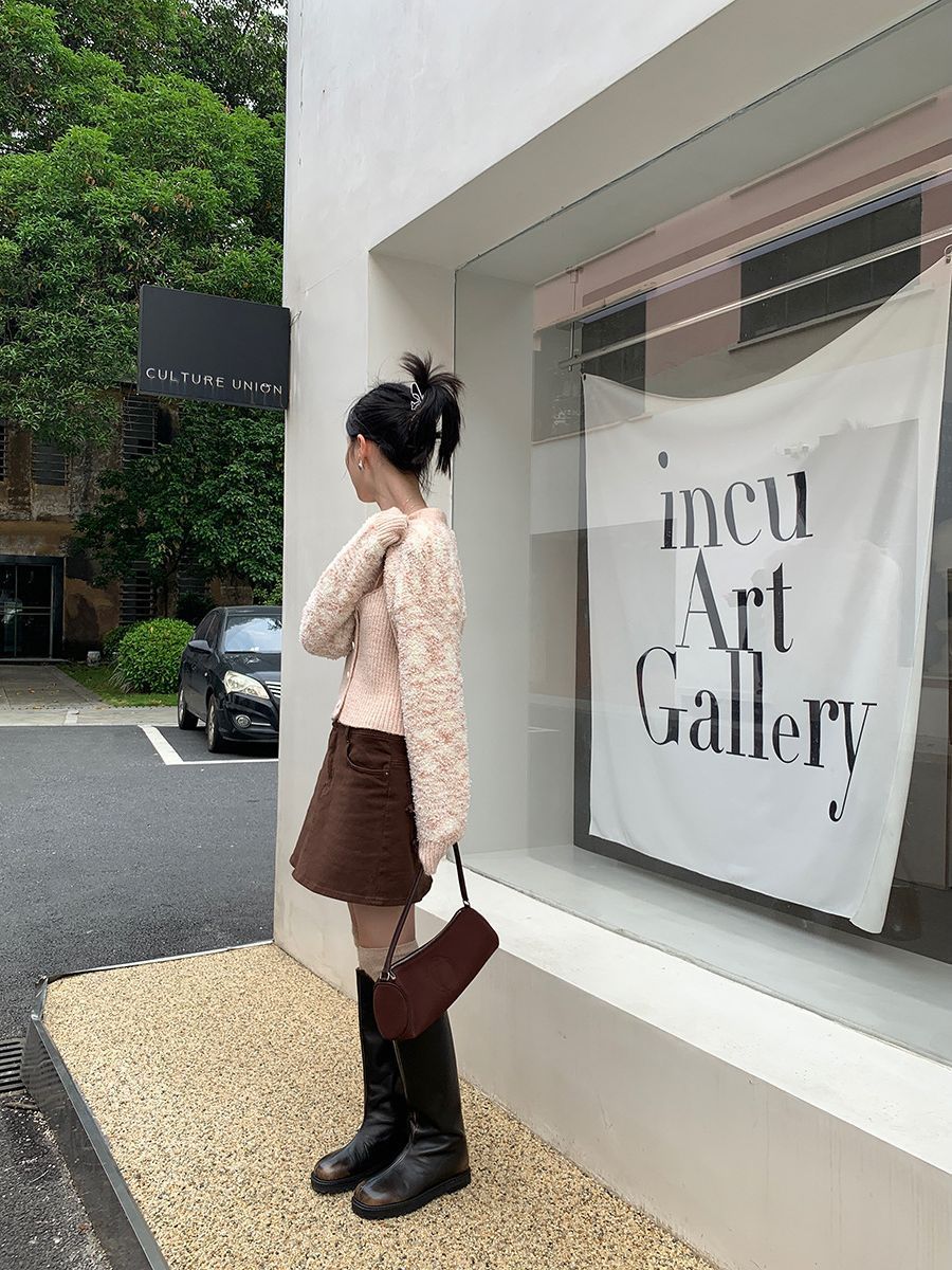 Wear A Cardigan Coat Sweater In Autumn And Winter