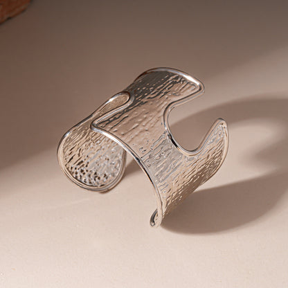 Heavy-duty Metallic Textured Pleated Hollow-out Round Open Bangle