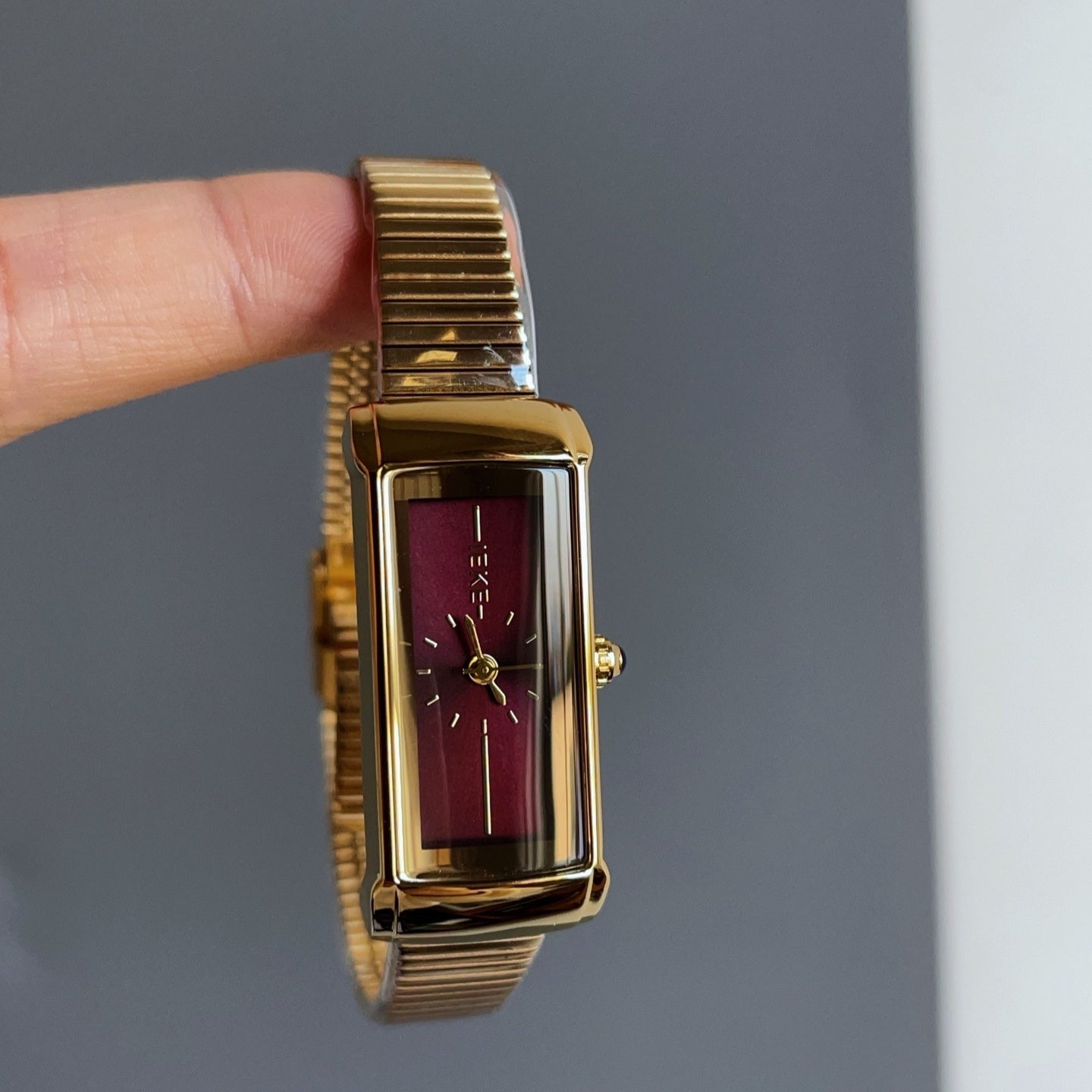 Retro Ankela Red Series Chain Watch Women