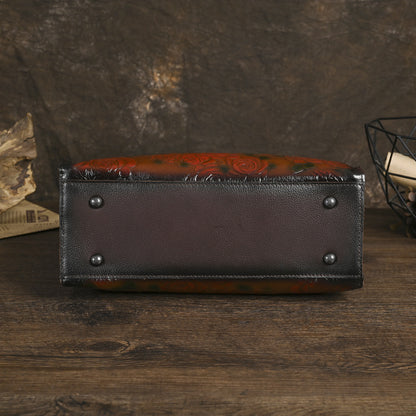 New Womens Shoulder Bag In Top-Grain Cowhide With A Versatile Embossed Pattern