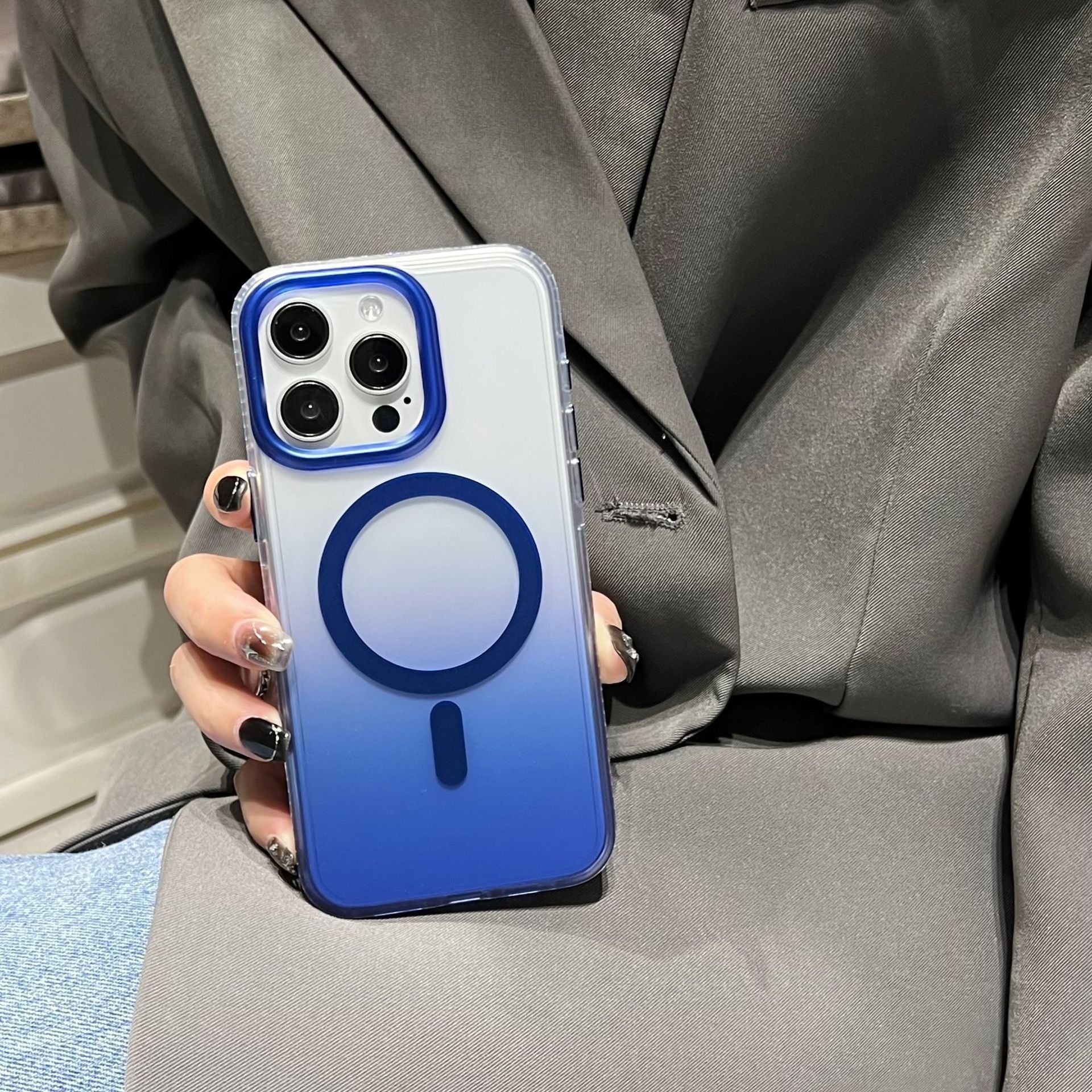 Laser Gradient Magnetic Aurora Applicable 17ProMax Frosted Mobile Phone Protective Case