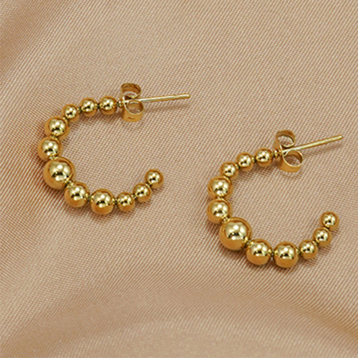 Lxalry Golden Jewelry Set - Crescent Pendant Necklace &amp; Earrings, Minimalist Metal Accessories, Elegant Everyday Jewelry, Perfect For Black Outfits, Dainty Clavicle Chain