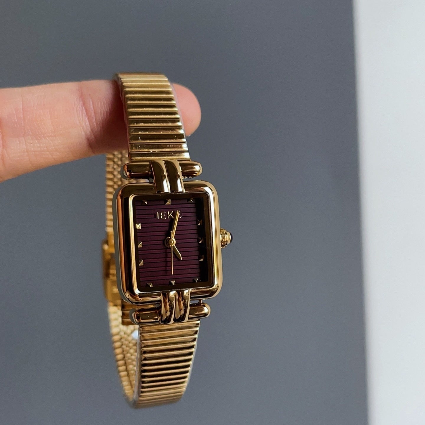 Retro Ankela Red Series Chain Watch Women