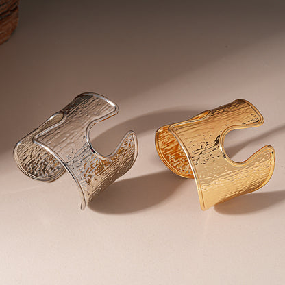 Heavy-duty Metallic Textured Pleated Hollow-out Round Open Bangle
