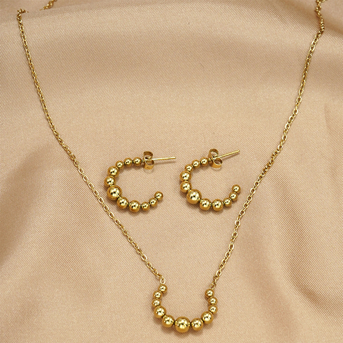 Lxalry Golden Jewelry Set - Crescent Pendant Necklace &amp; Earrings, Minimalist Metal Accessories, Elegant Everyday Jewelry, Perfect For Black Outfits, Dainty Clavicle Chain