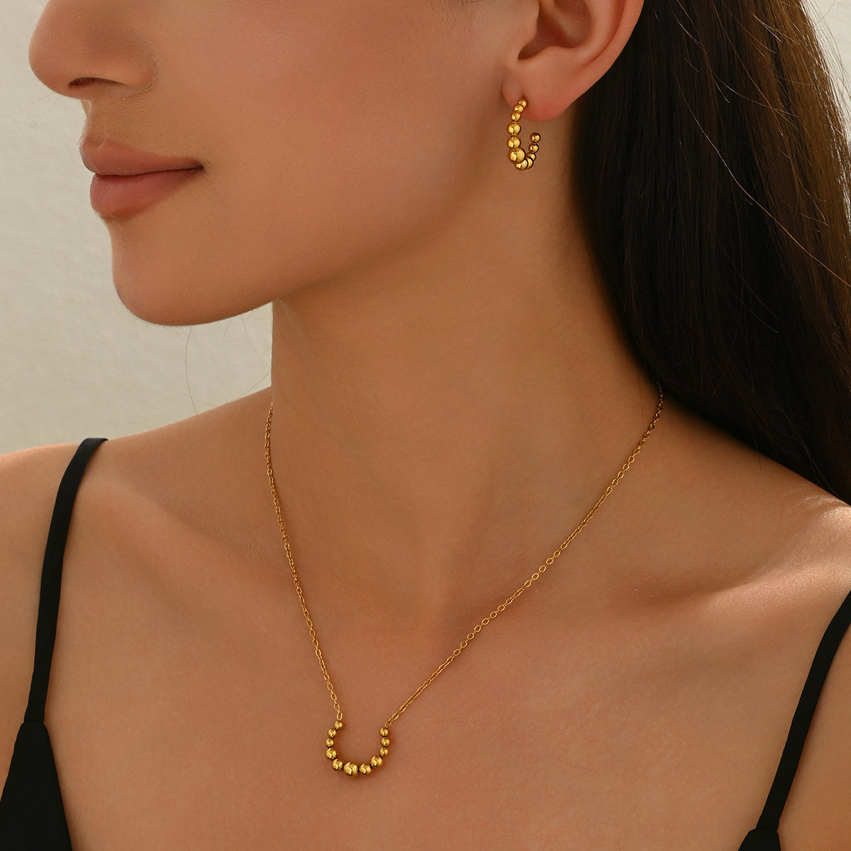 Lxalry Golden Jewelry Set - Crescent Pendant Necklace &amp; Earrings, Minimalist Metal Accessories, Elegant Everyday Jewelry, Perfect For Black Outfits, Dainty Clavicle Chain