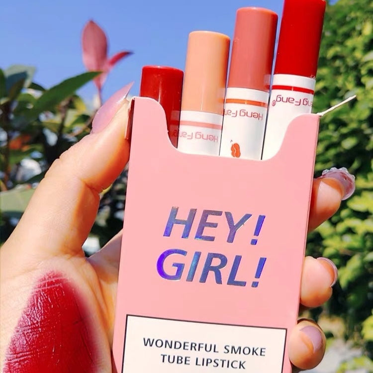 Four sets of lipsticks lasting moisturizing