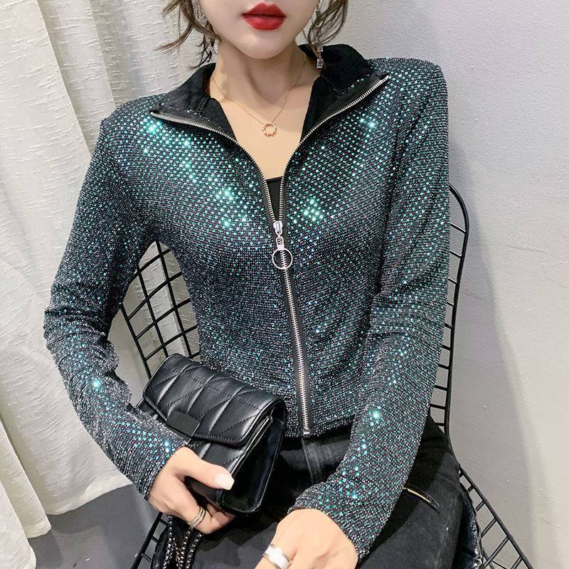 The Woman With The Short Coat Of Glitter